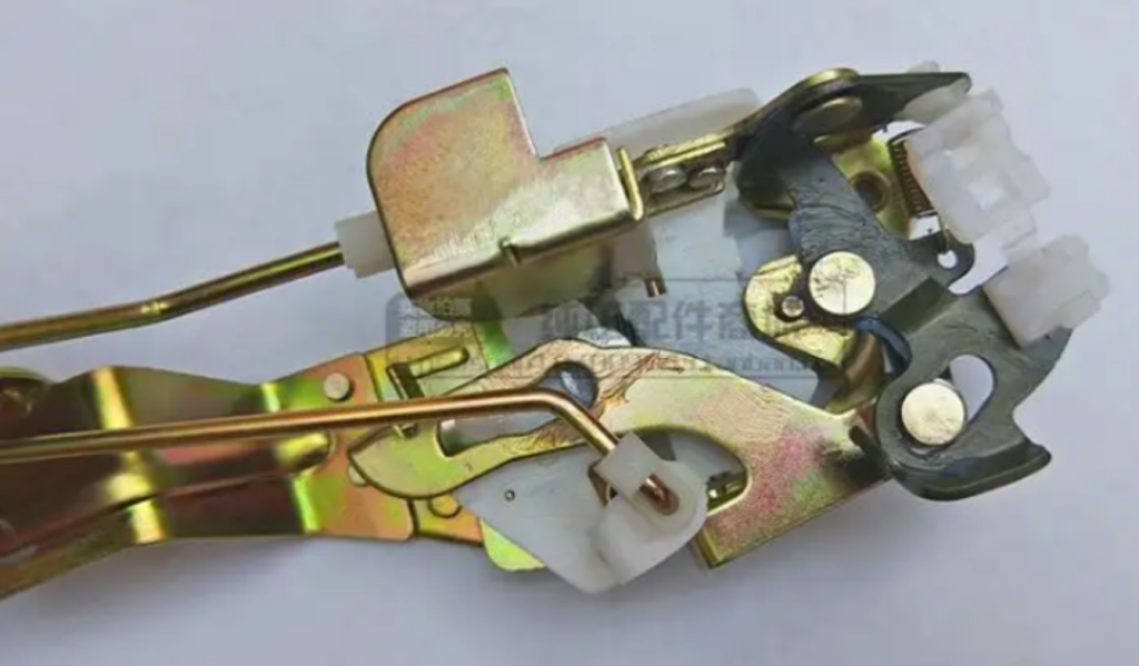 Fully automatic assembly line for car door locks