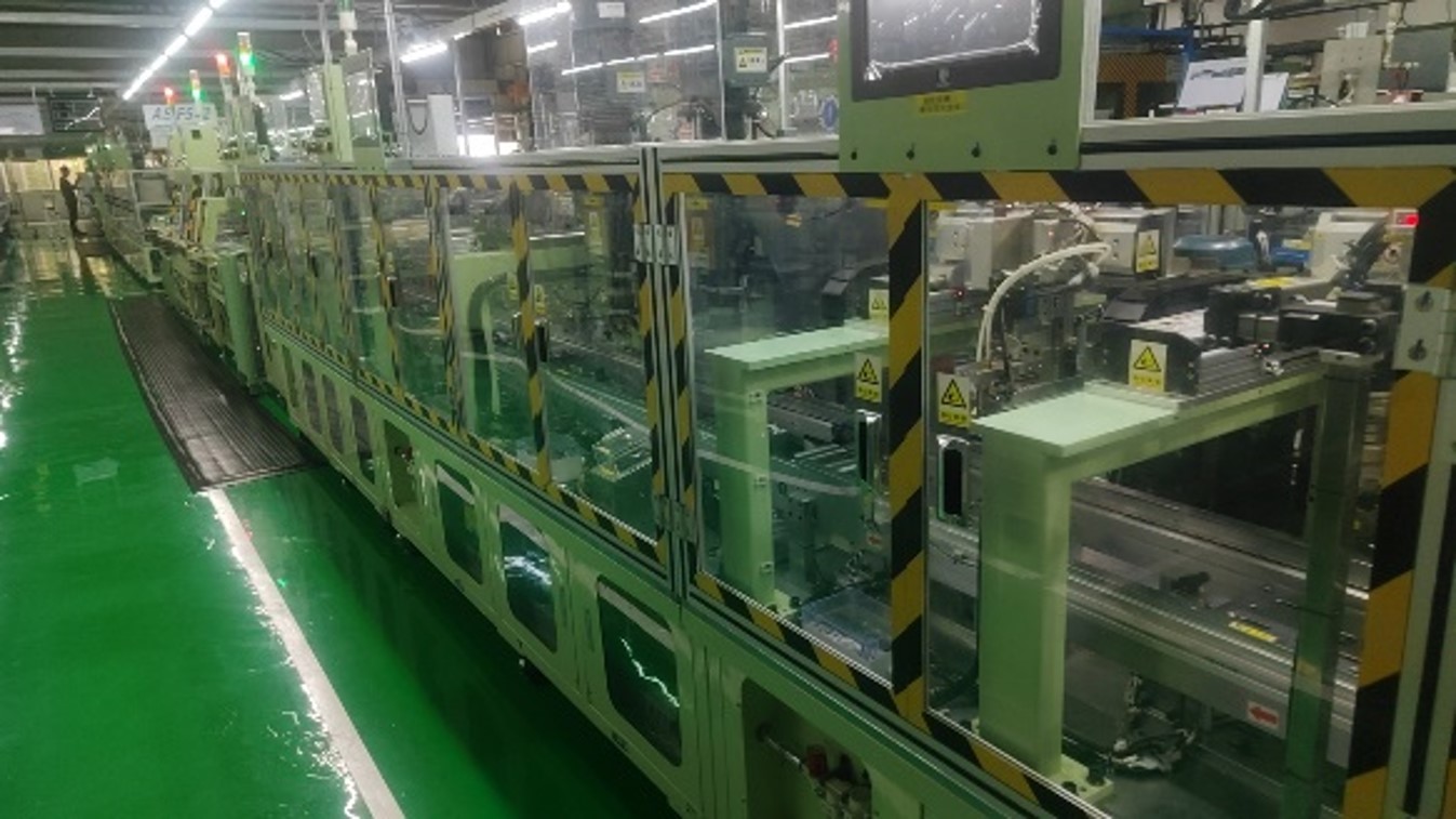 Fully automatic assembly line for car door locks